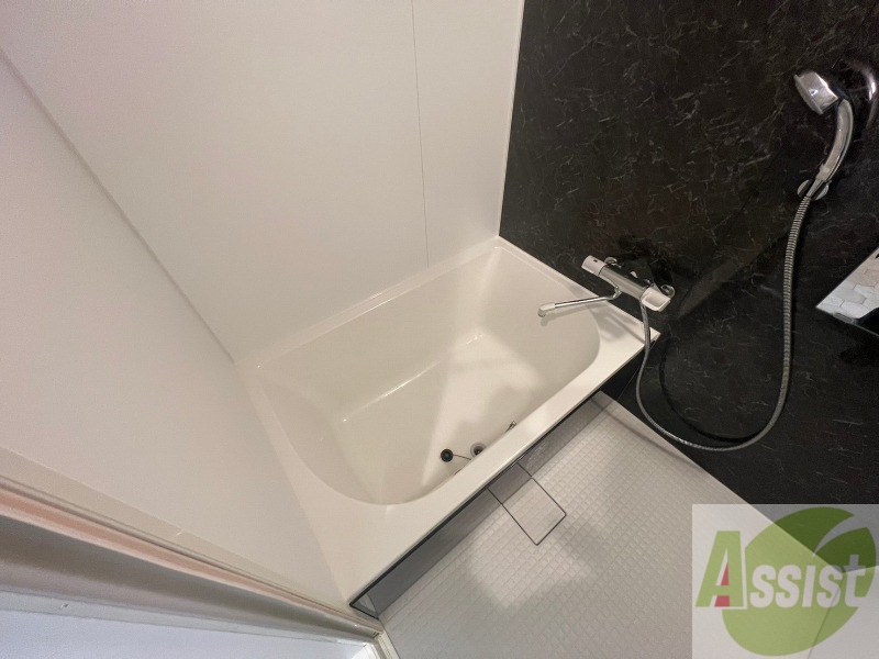 バス・シャワールーム　お風呂になります。一日の疲れを癒してくださいね。