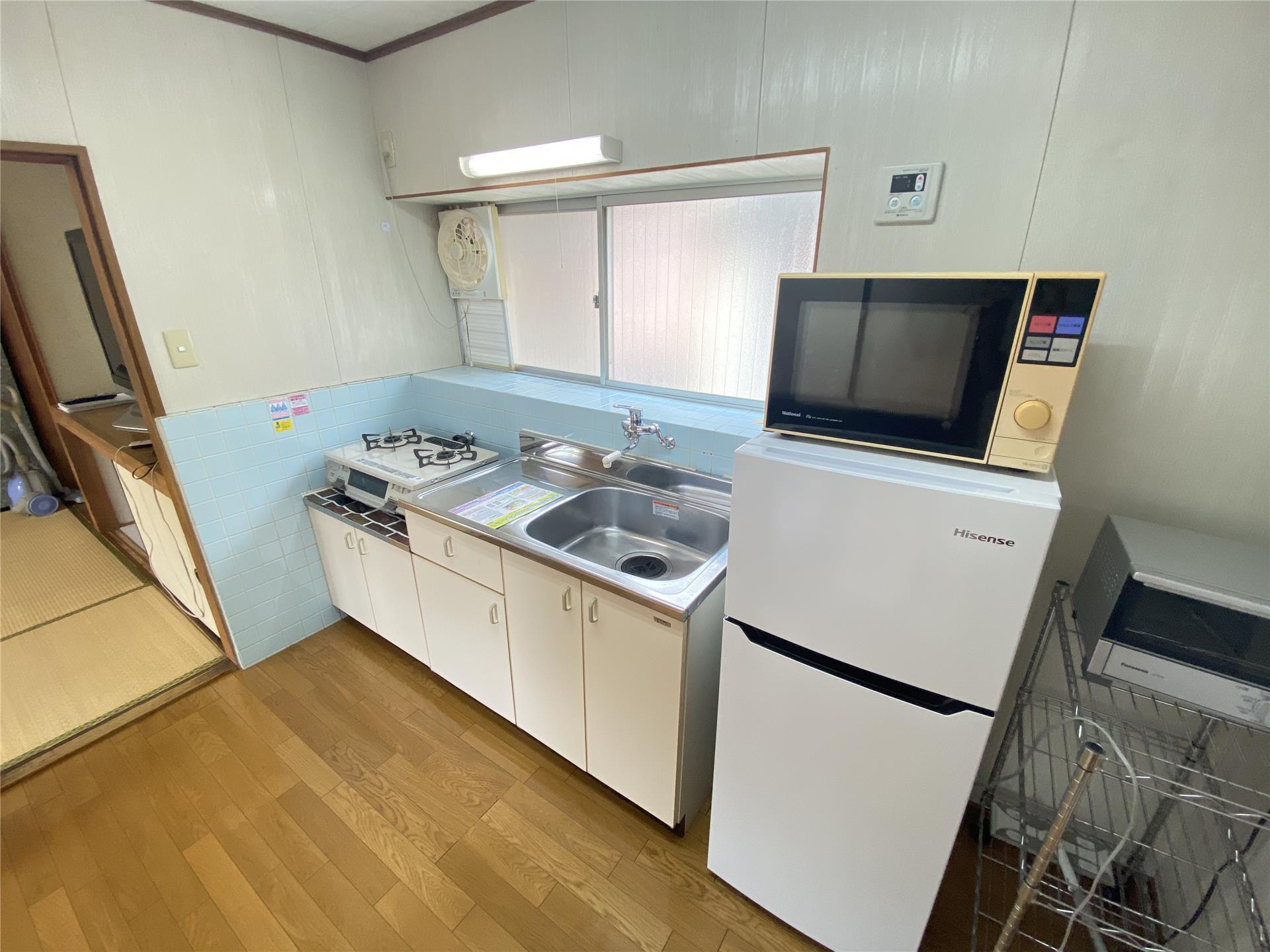 キッチン　出窓のあるキッチン♪冷蔵庫やレンジ付きです！