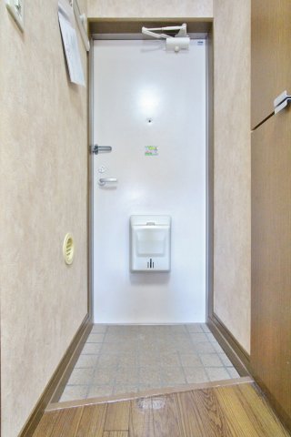 玄関　参考写真（同物件別部屋）