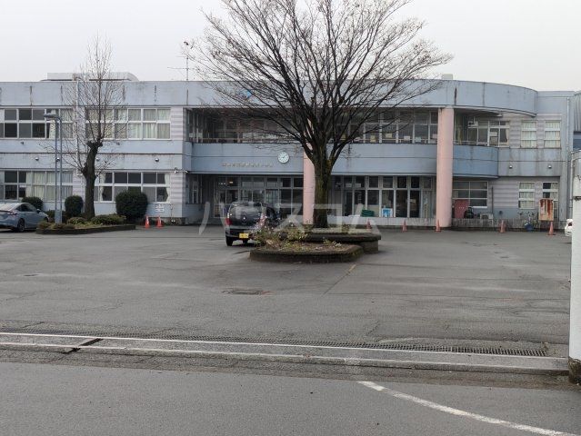 小学校　韮崎市立韮崎北東小学校（小学校）まで825m