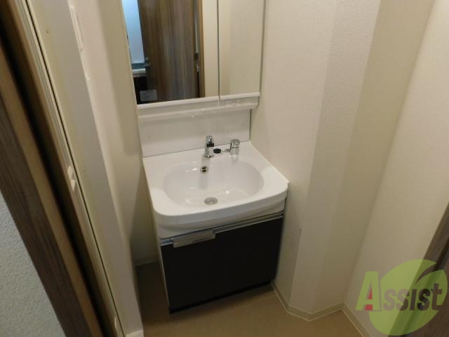 洗面設備　朝の身支度に便利です