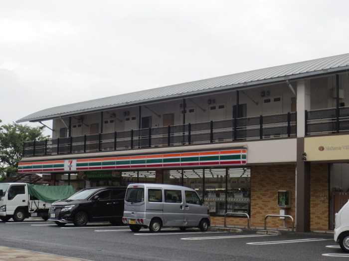 コンビニ　セブンイレブン（コンビニ）まで358m