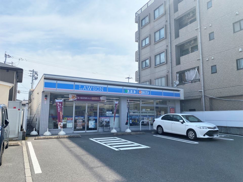 コンビニ　ローソン鹿児島西田三丁目店（コンビニ）まで400m