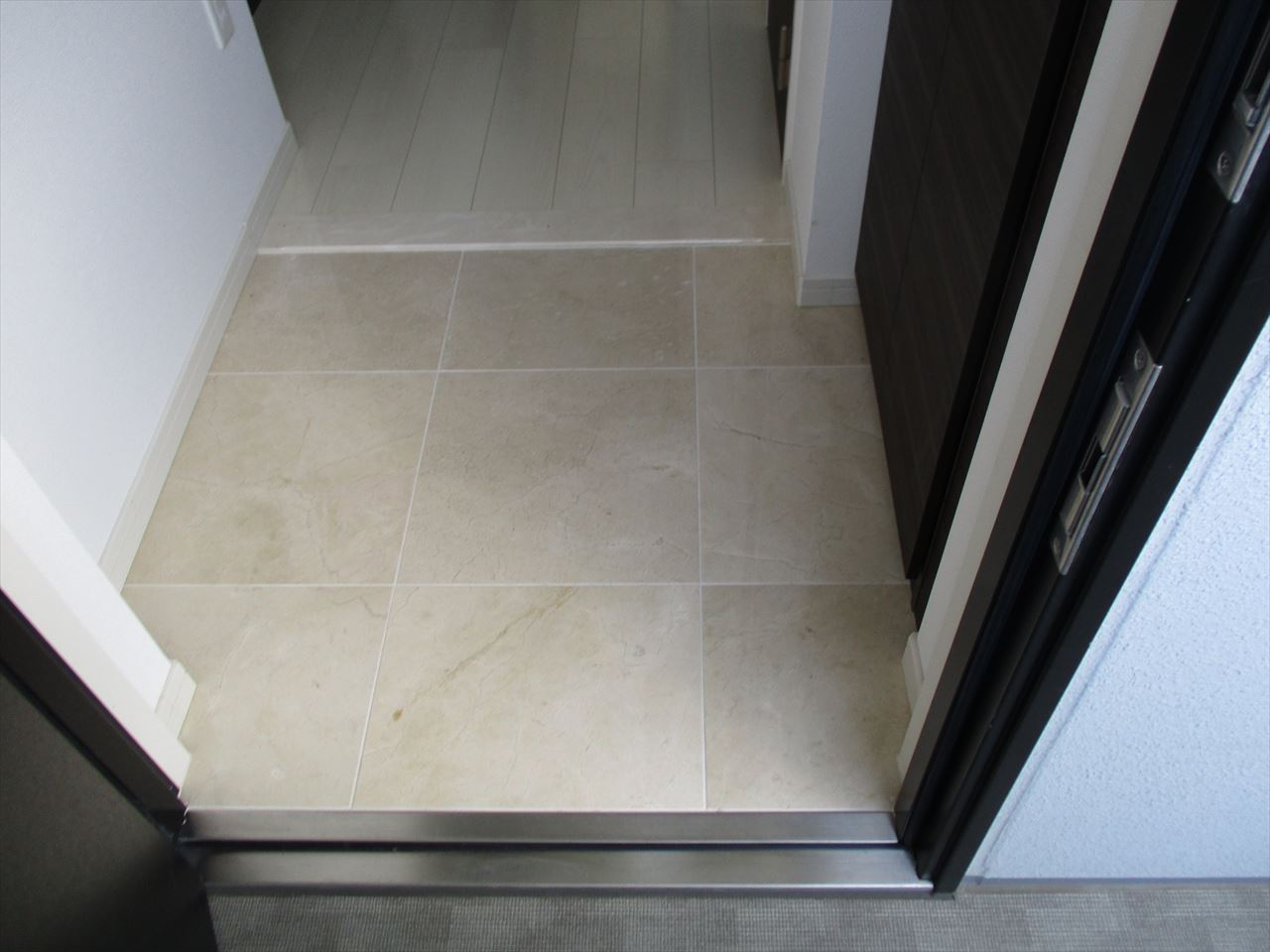 玄関　セレニティー大須