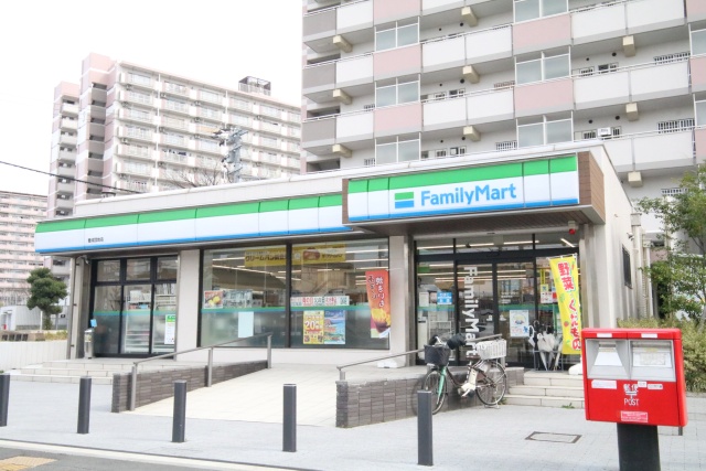 コンビニ　ファミリーマート豊成団地店（コンビニ）まで300m