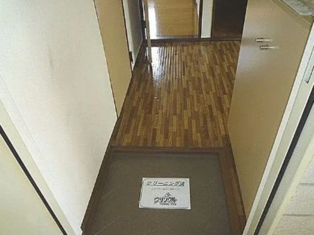 玄関　リフォーム前参考画像