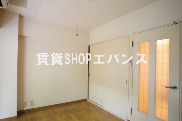 その他部屋・スペース　広くて明るい寝室