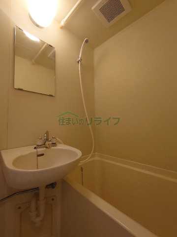 バス・シャワールーム　※参考写真です。同じ間取りの別部屋になります。