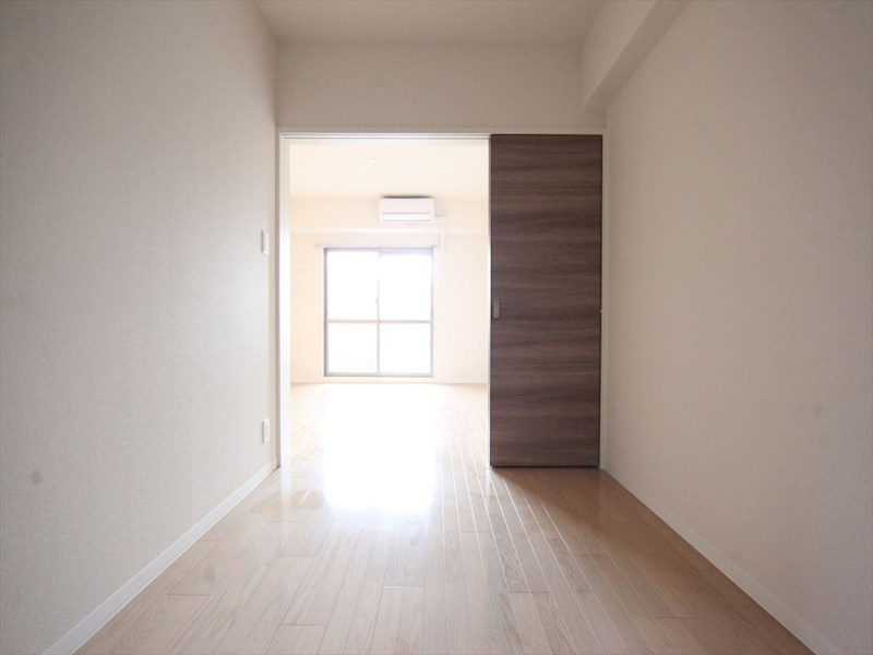 その他　ＬＤＫ10.4帖　洋室4帖　エアコン完備　バルコニー