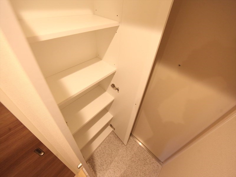 玄関　玄関　シューズボックス付（収納充実してます）