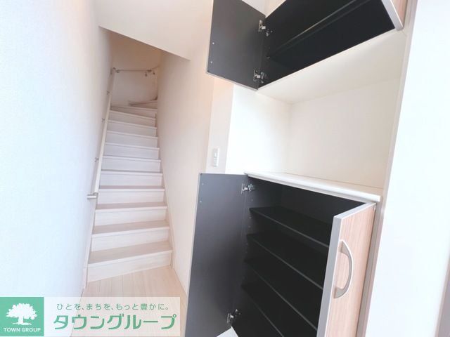 玄関　お問合せはタウンハウジングまで！※現地待合わせ相談可能