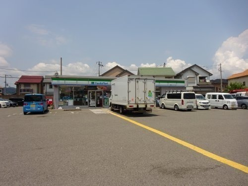 コンビニ　ファミリーマート和歌山インター店様（コンビニ）まで1295m