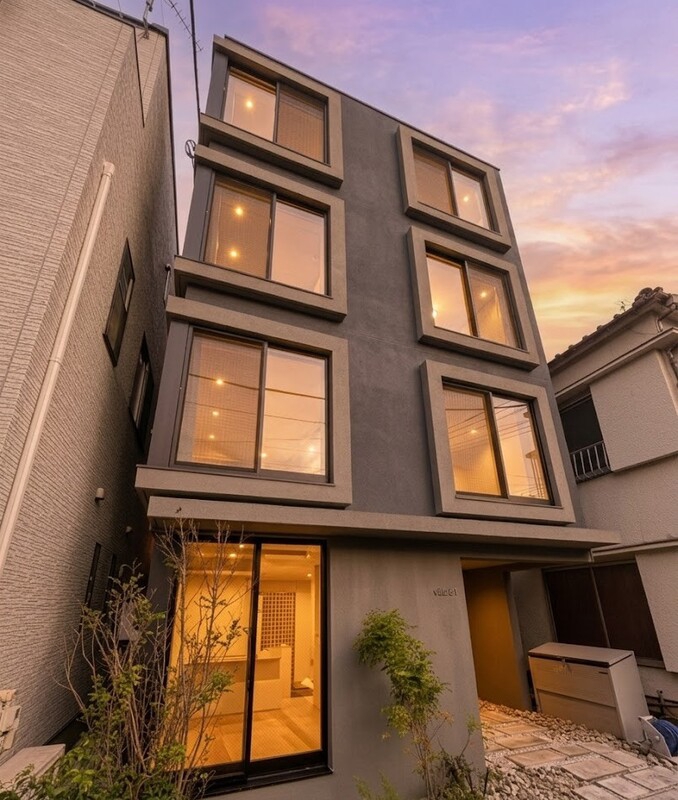 エントランス　昼夜で表情の異なるファサード