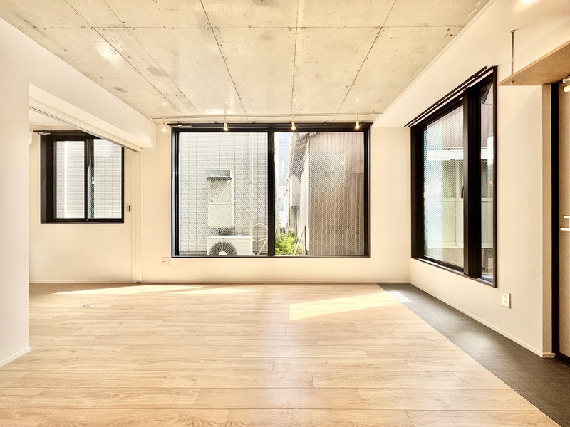 その他部屋・スペース　家具の配置しやすい間取り　※同間取りの４０２号室の写真です