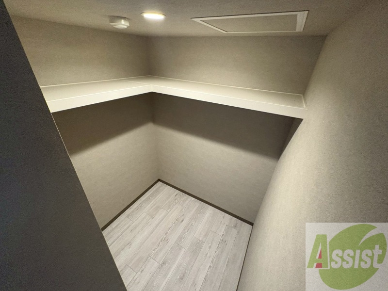 収納　クローゼットは奥行きもあり、荷物が多い方でも安心です。