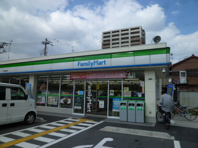 コンビニ　ファミリーマート（コンビニ）まで1746m