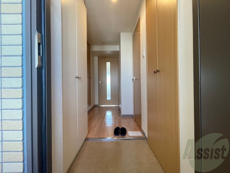 玄関　玄関の様子です。明るい印象ですね。気分もあがりそう。