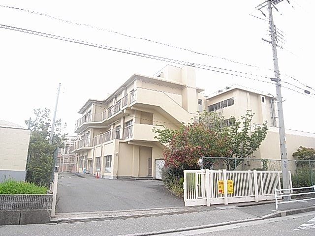 小学校　宝塚市立美座小学校（小学校）まで386m