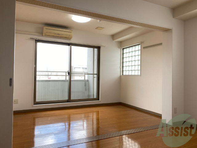 居室・リビング　陽の光が差し込む明るいお部屋は気持がいいですね～