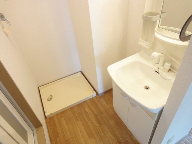 洗面設備　同物件別号室のものです。
