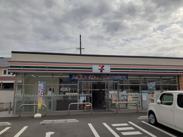 コンビニ　セブンイレブン様（コンビニ）まで292m