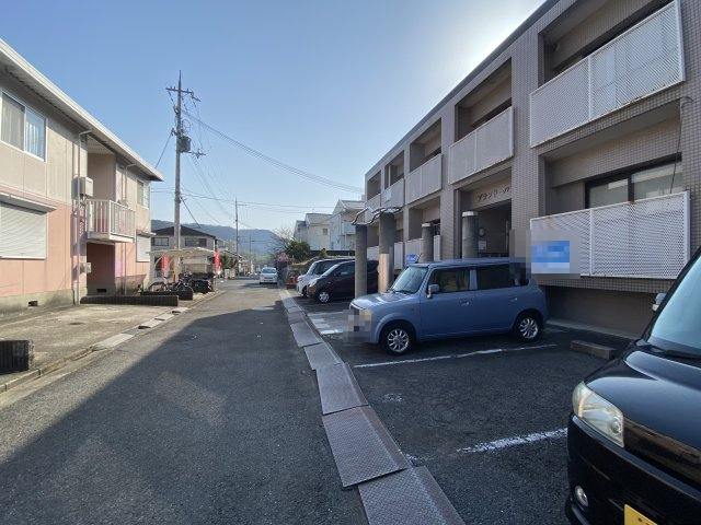 駐車場　ゆったりとした空間のトイレです