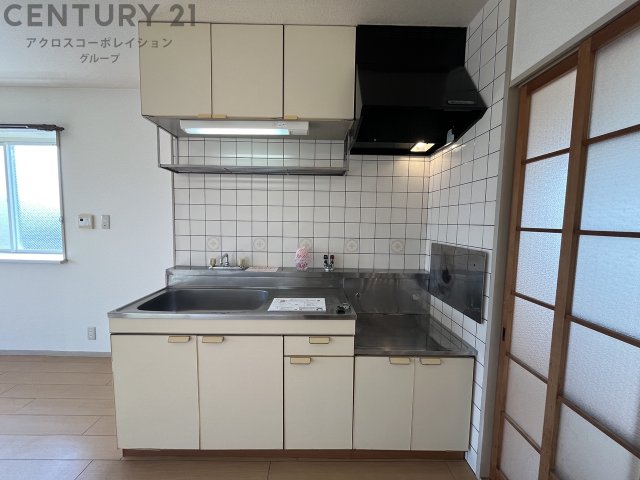 キッチン　壁付けキッチンでスペースを最大限有効活用できます！