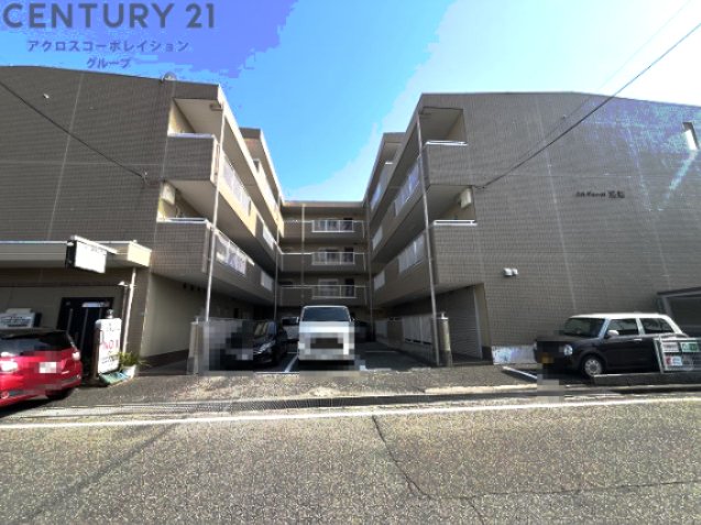 建物外観　敷地内に駐車場があります！