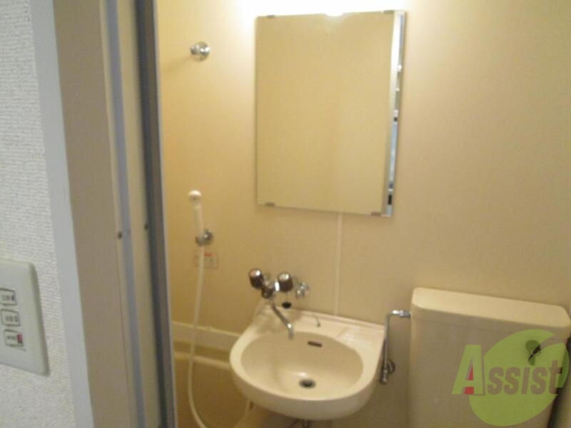 洗面設備　お風呂の横に洗面台がございます