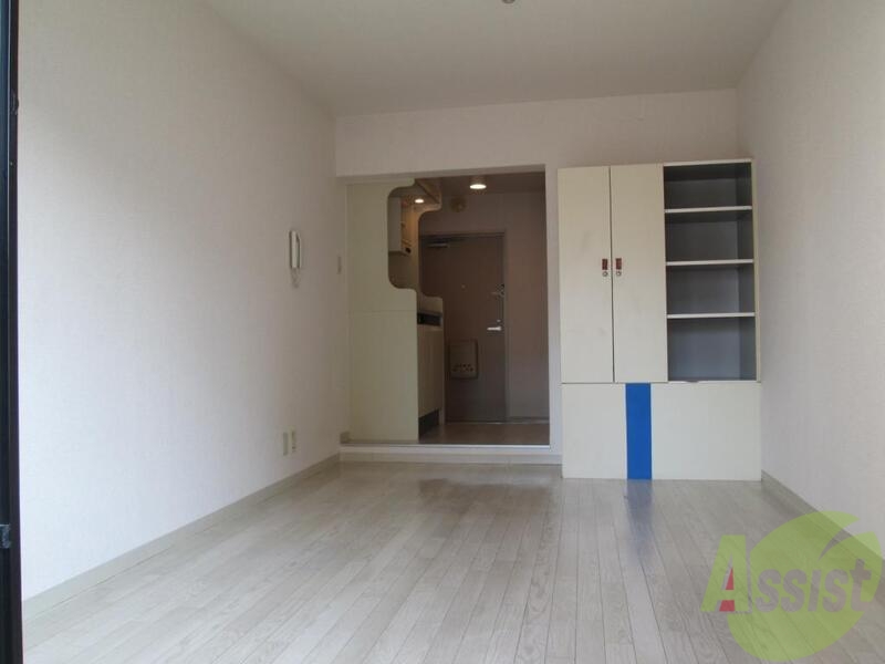 居室・リビング　７．５帖の広いワンルームです。ベットを置いても余裕のスペース