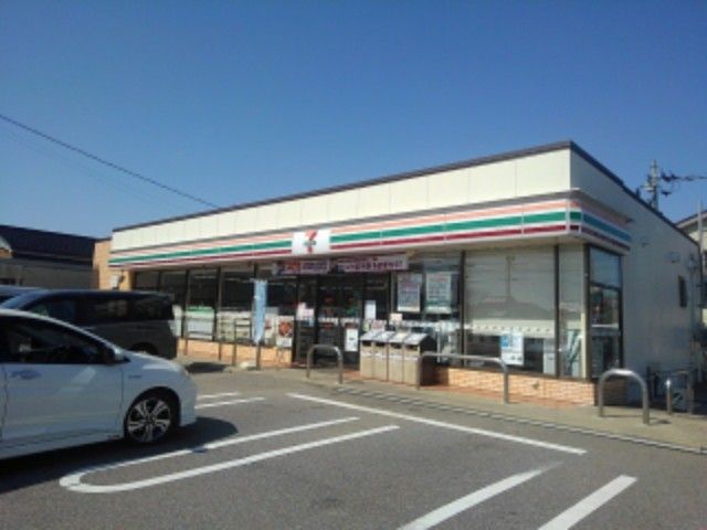 コンビニ　セブンイレブン高岡内免3丁目店（コンビニ）まで400m