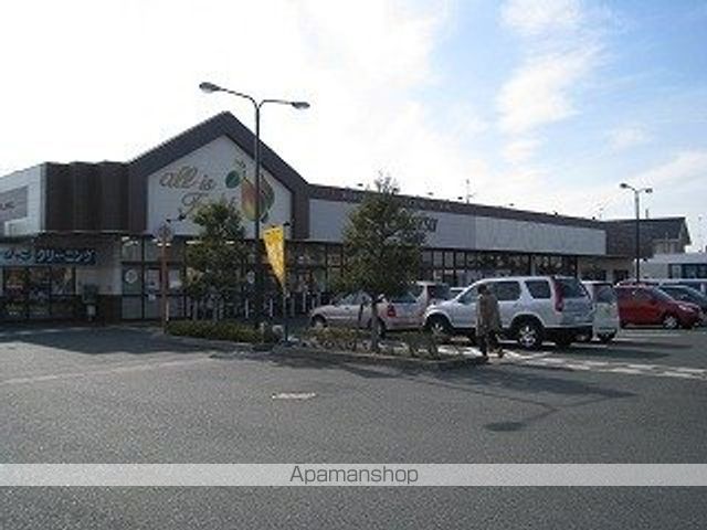 スーパー　遠鉄ストア富塚店（スーパー）まで562m