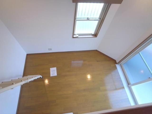 居室・リビング　フローリングの室内