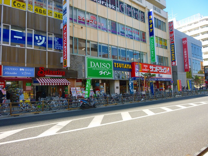 飲食店　サイゼリア（飲食店）まで695m