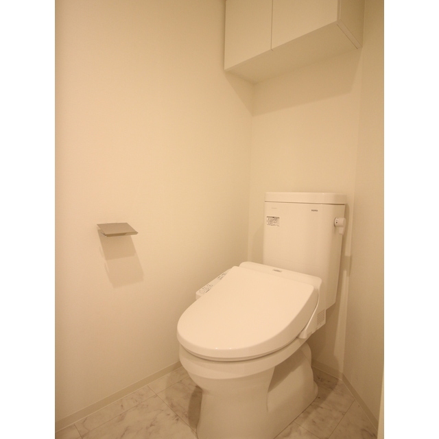 トイレ　温水洗浄便座です。