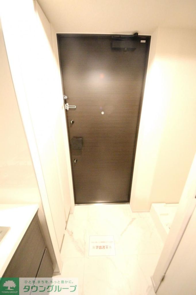 玄関　内見の予約先はタウンハウジング中野店になります★