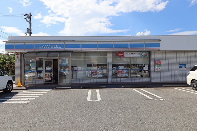 コンビニ　ローソン（コンビニ）まで657m