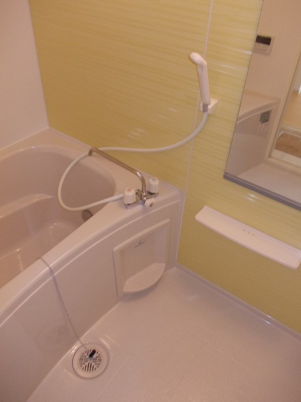 バス・シャワールーム　追い焚き機能、浴室換気乾燥機付き