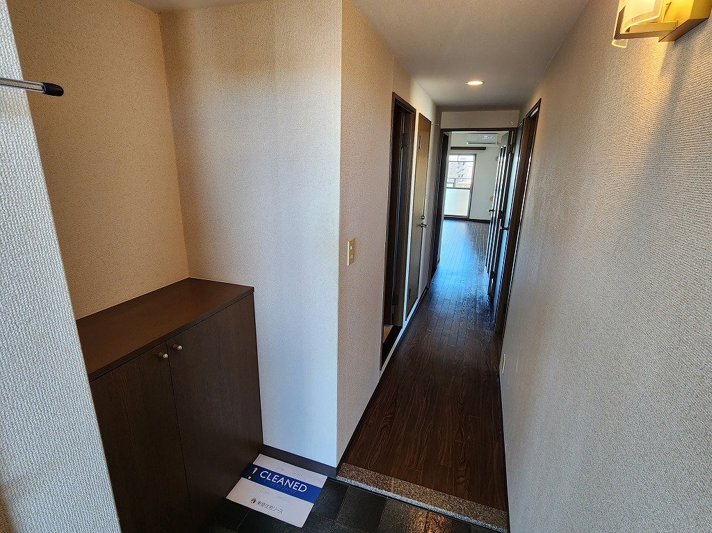 玄関　広々とした玄関廻り　収納あり