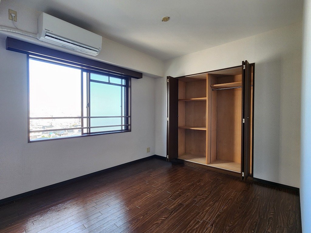 収納　北側６．４帖寝室