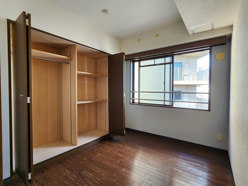 その他設備　中央４．２帖寝室　エアコン設置可