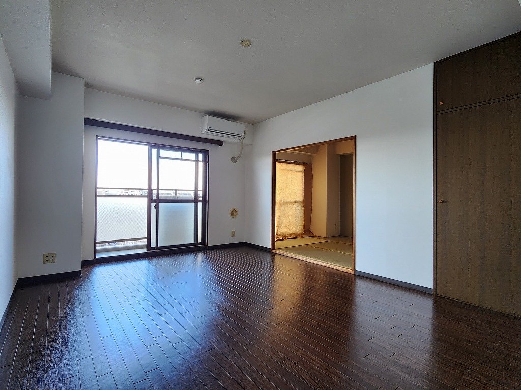 居室・リビング　前面棟なし日当り良好　隣の生活音が軽減スラブ壁