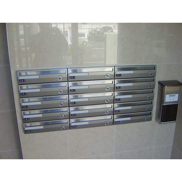 エントランス　メールボックス