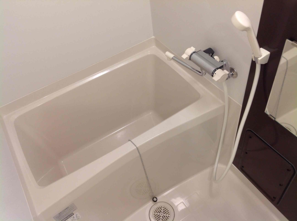 バス・シャワールーム　サーモスタット付水栓で温度調節もラクラク。