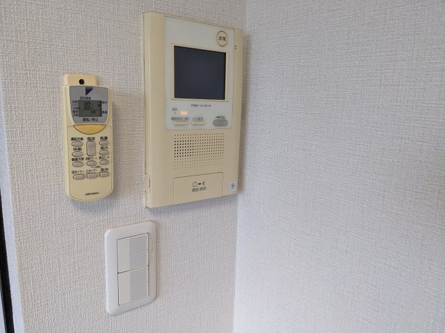 その他　モニター付きインターホンです