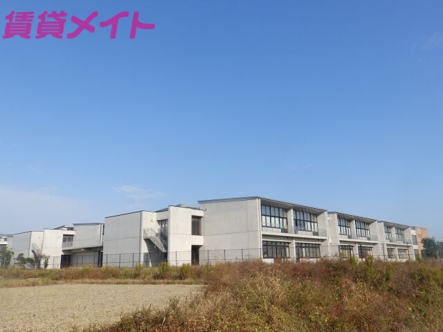 中学校　鈴鹿市立神戸中学校（中学校）まで1350m