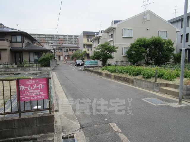 コンビニ　ローソン　高槻土室町店（コンビニ）まで849m