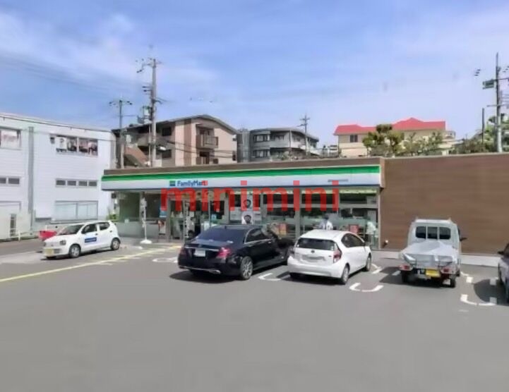 コンビニ　ファミリーマート吹田五月が丘北店（コンビニ）まで605m