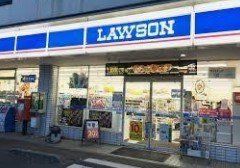 コンビニ　ローソン伊興本町二丁目店（コンビニ）まで260m