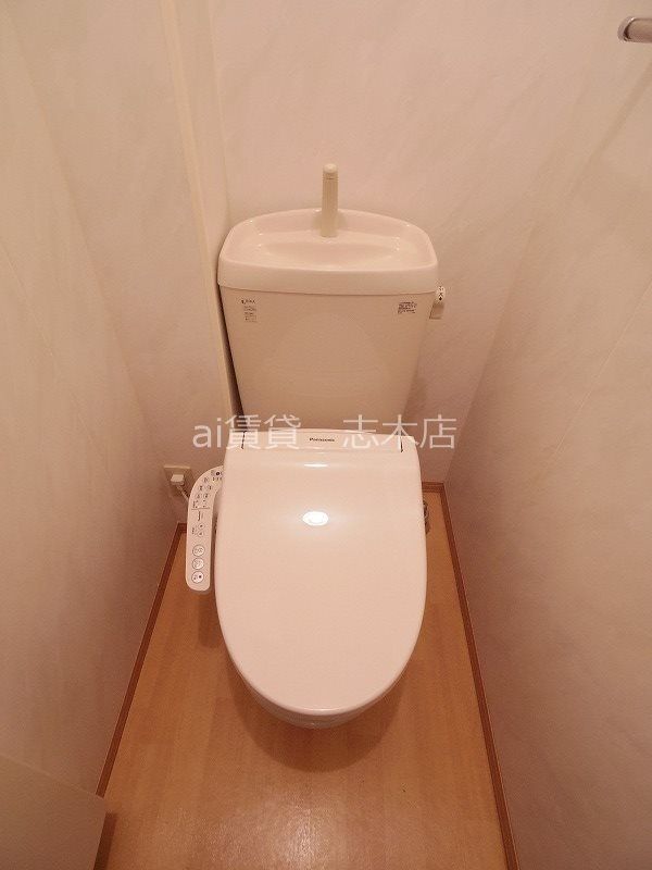 トイレ　※同仕様写真です。